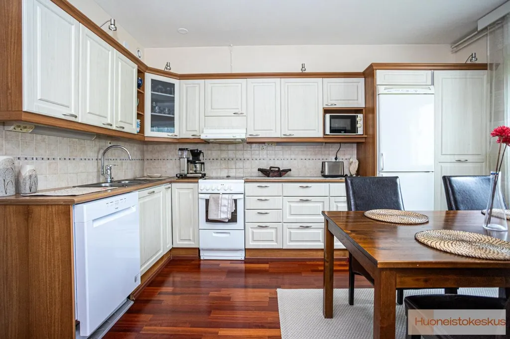 Cuisine - Terraced House with Balcony in Kuopio