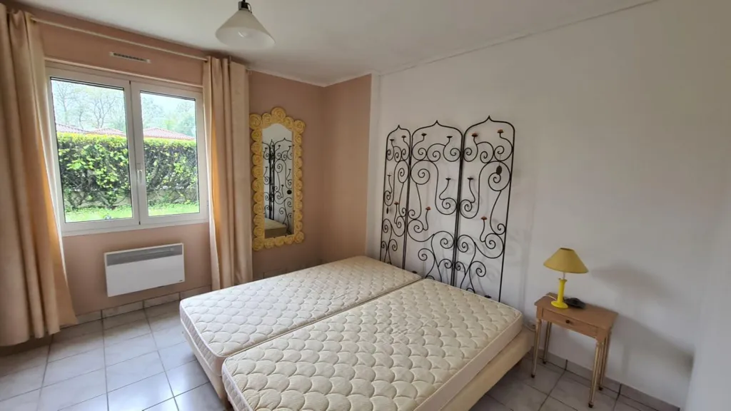 Chambres - Villa avec Atelier à Mirande