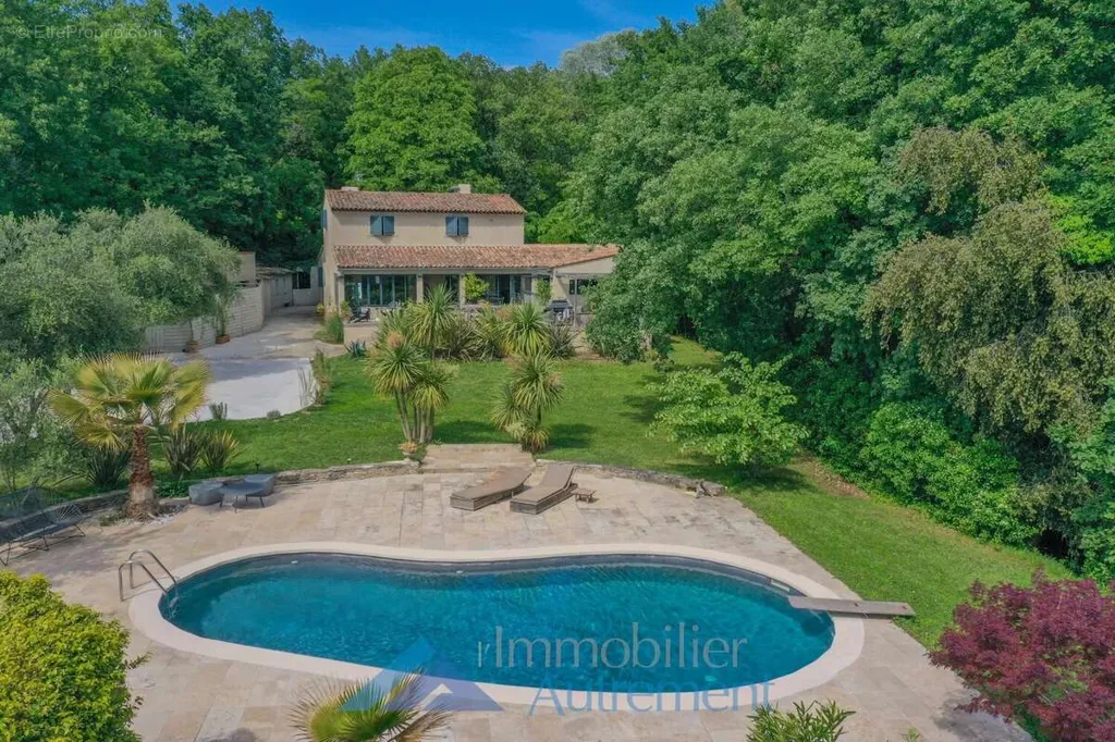 Õhuvaade - Charming Property with Pool in Puyricard