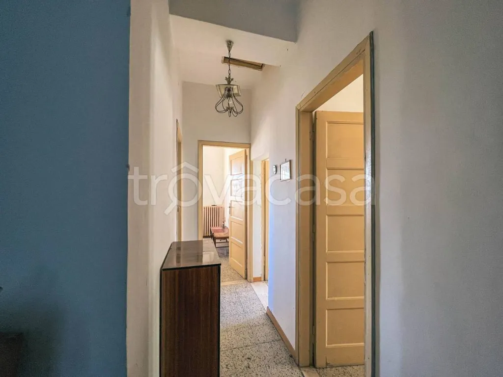 Entrée - Rustic Villa to Renovate with Panoramic Terrace in Configni