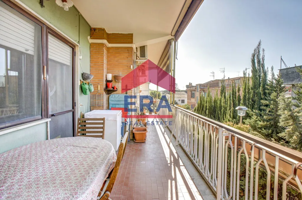 Balcon - Spacious Apartment with Balcony in Acilia, Rome