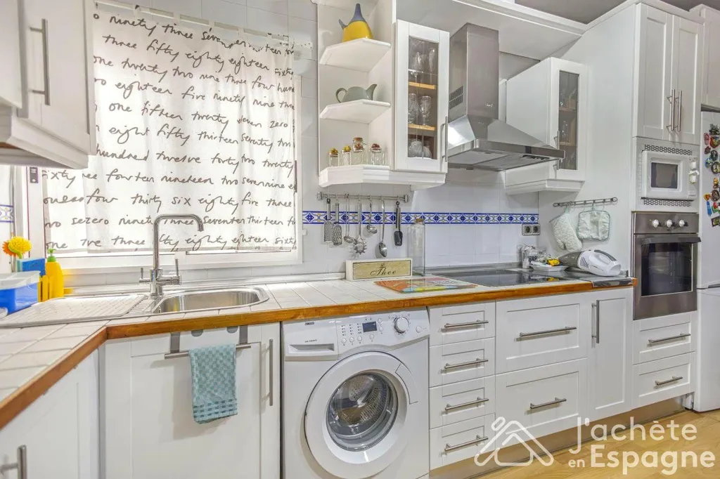 Köök - Charming Flat with High Ceilings in Alicante Centre