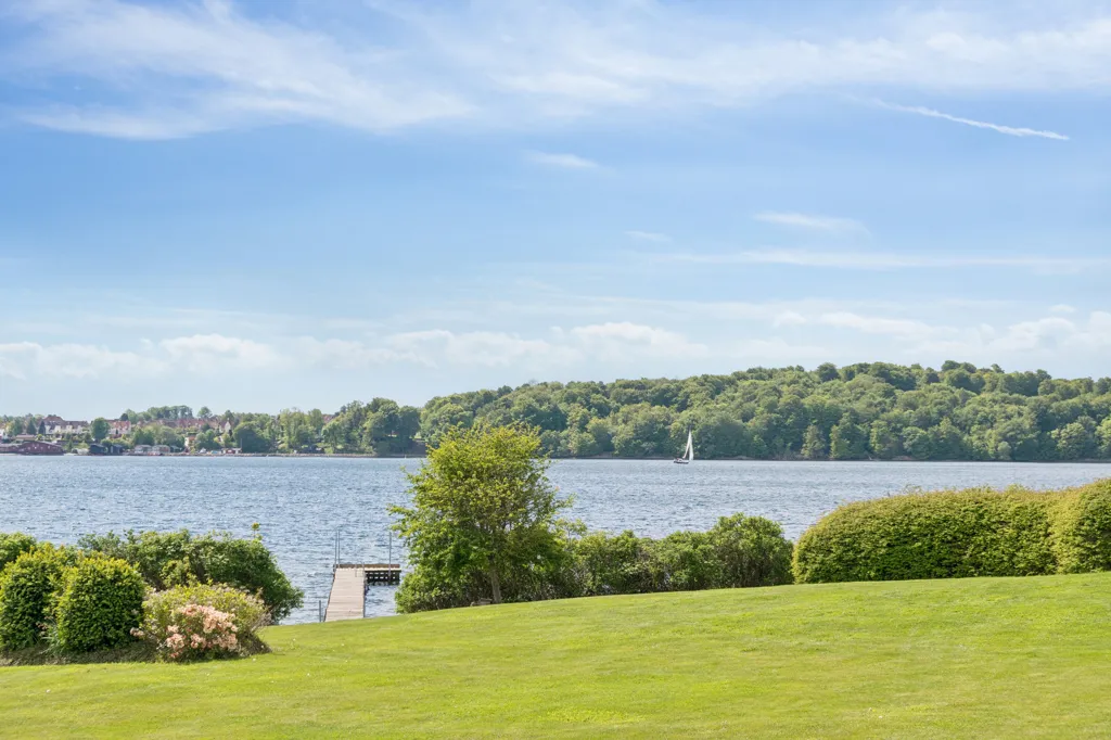 Jardin - Villa with Private Beach and Lake in Snoghøj