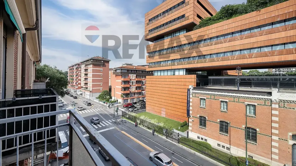 Balcon - Restored Two-Bedroom in Sesto San Giovanni
