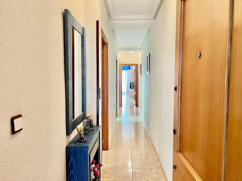 Esik - Apartment with Balcony and Garage in Torrevieja