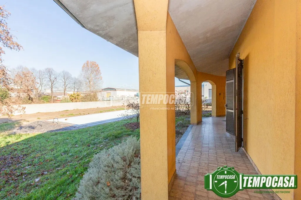 Terrass - Villa with Pool in Monte Cremasco