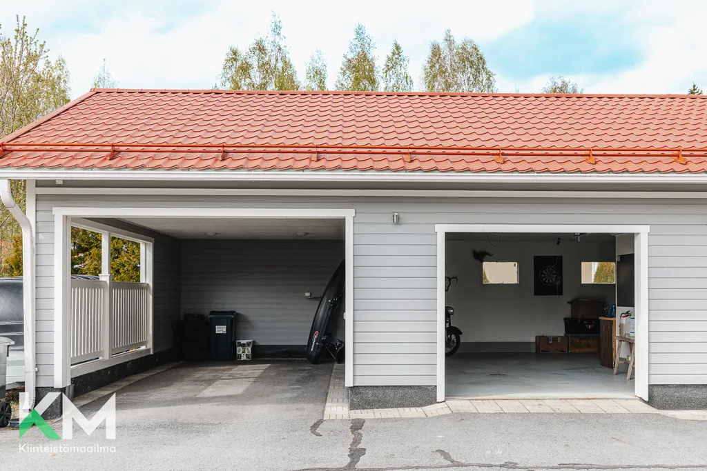 Garaaž - Spacious Detached House with Garden in Soukkajoki