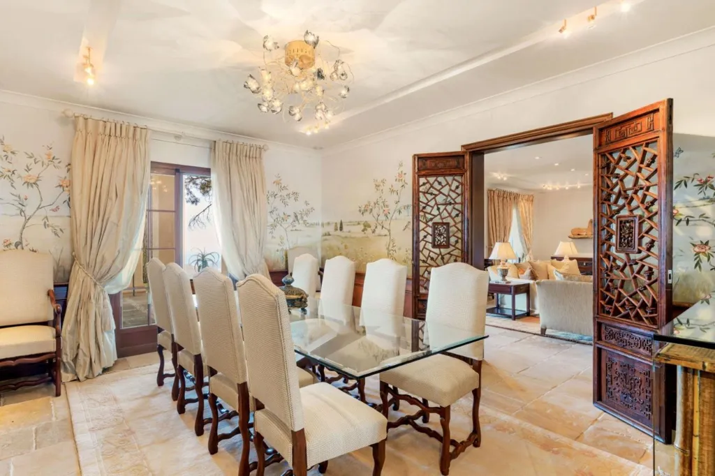 Söögituba - Mediterranean Villa with Private Helipad in Ojén