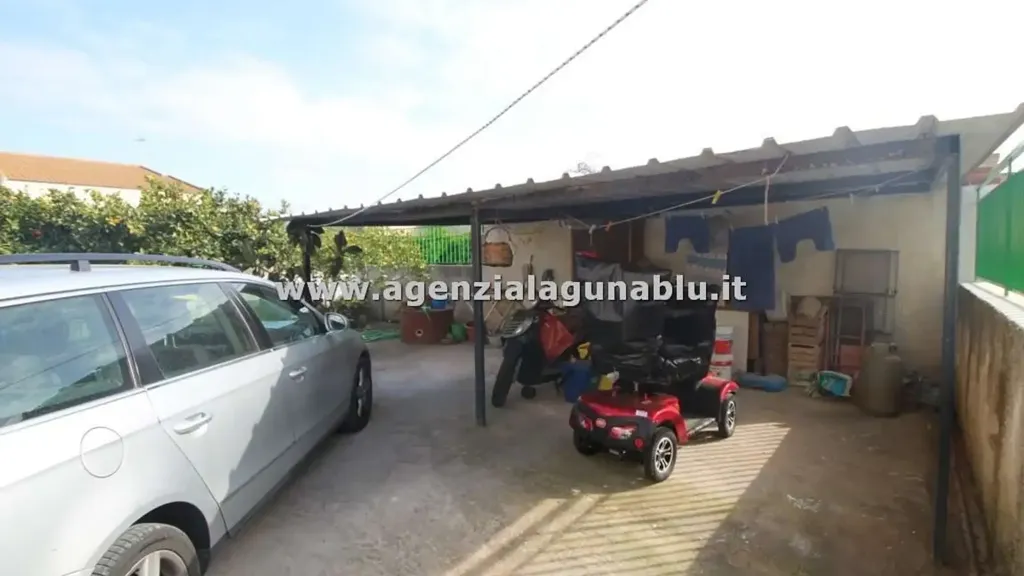 Garage - Independent House with Garden in Marsala