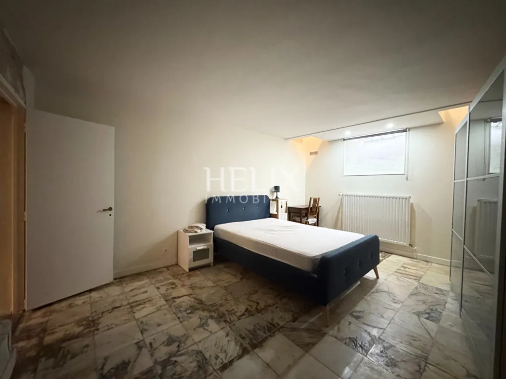 Magamistoad - Duplex Flat with Stone Features in Le Pecq