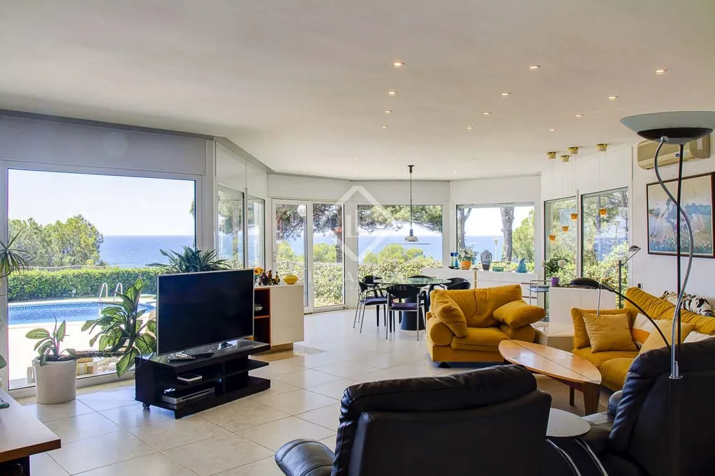 Elutuba - House with Sea View and Pool in Torredembarra