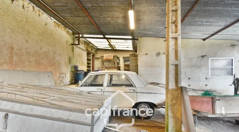 Garage - Ensemble Immobilier avec Beaux Volumes à Nuaillé-d'Aunis
