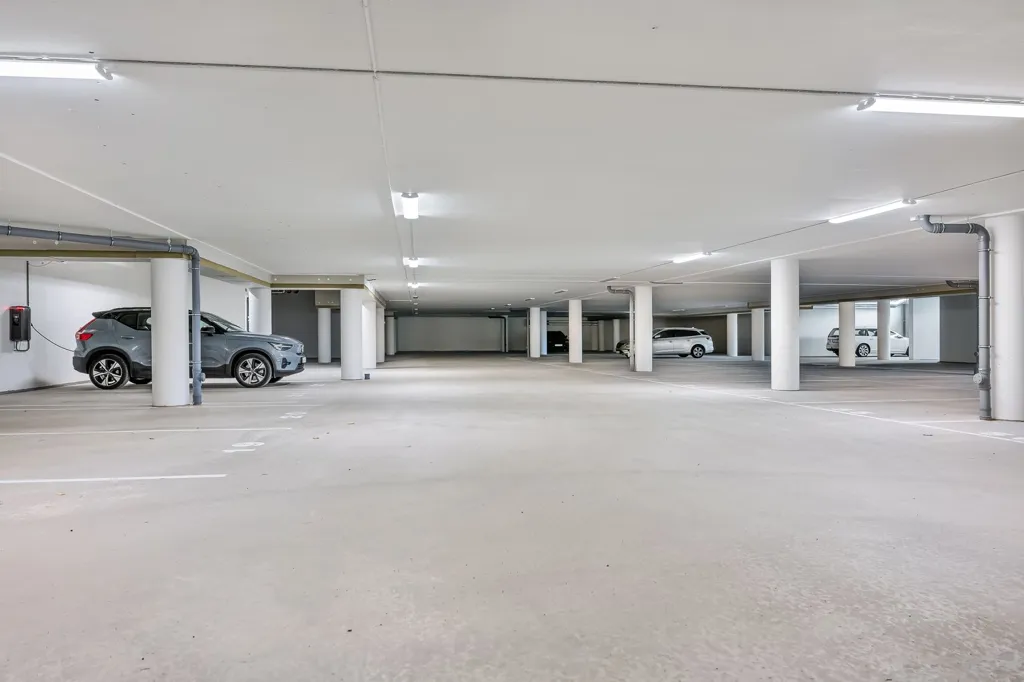 Garaaž - Apartment with City Access in Norrköping