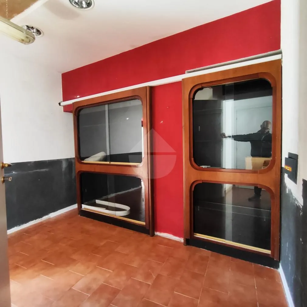 Pièces - Commercial Unit with Street Frontage in Gubbio Centre
