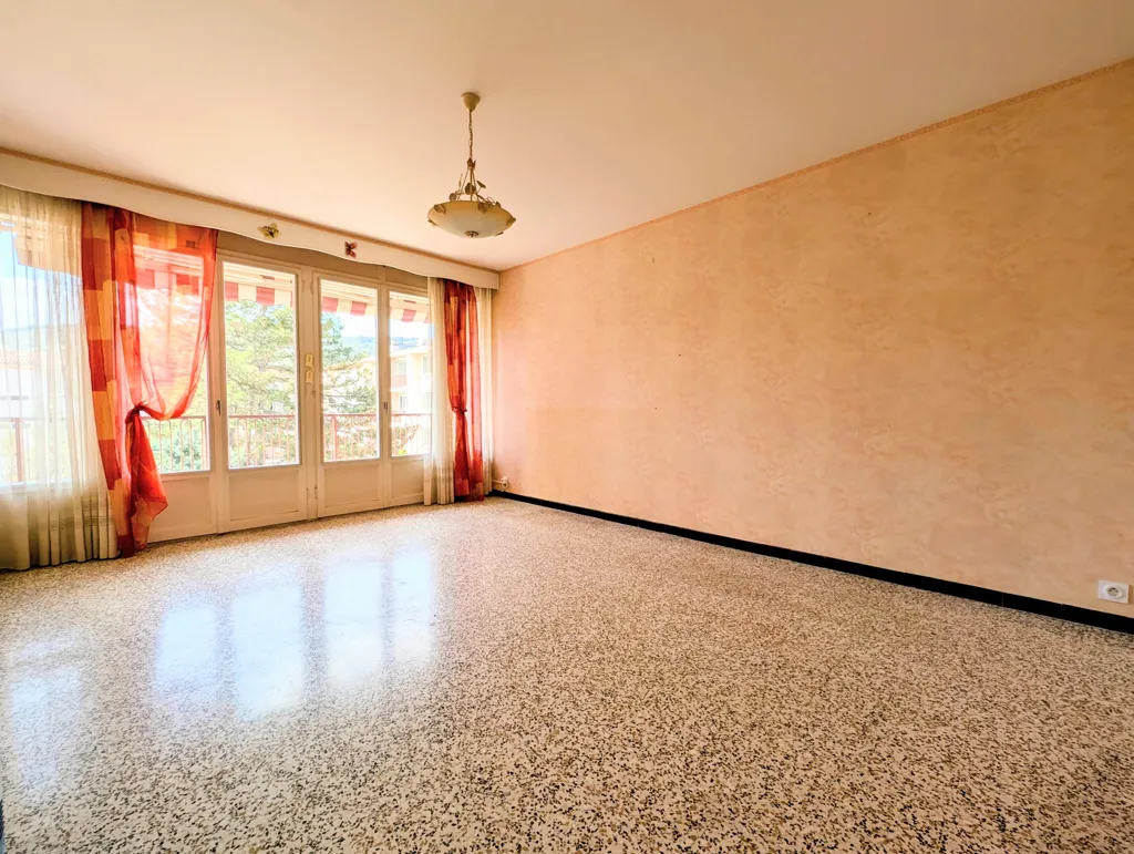 Séjour - Appartement T3 avec Balcon à Proximité des Écoles