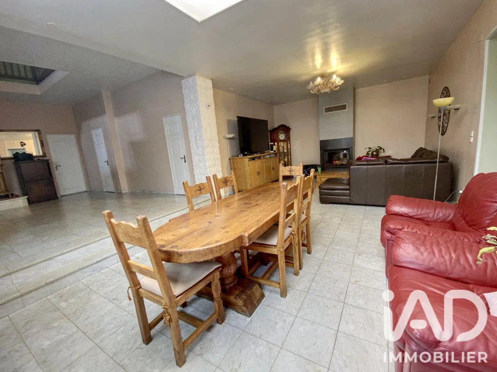 Salle à manger - Maison avec Piscine et Garage à Tergnier