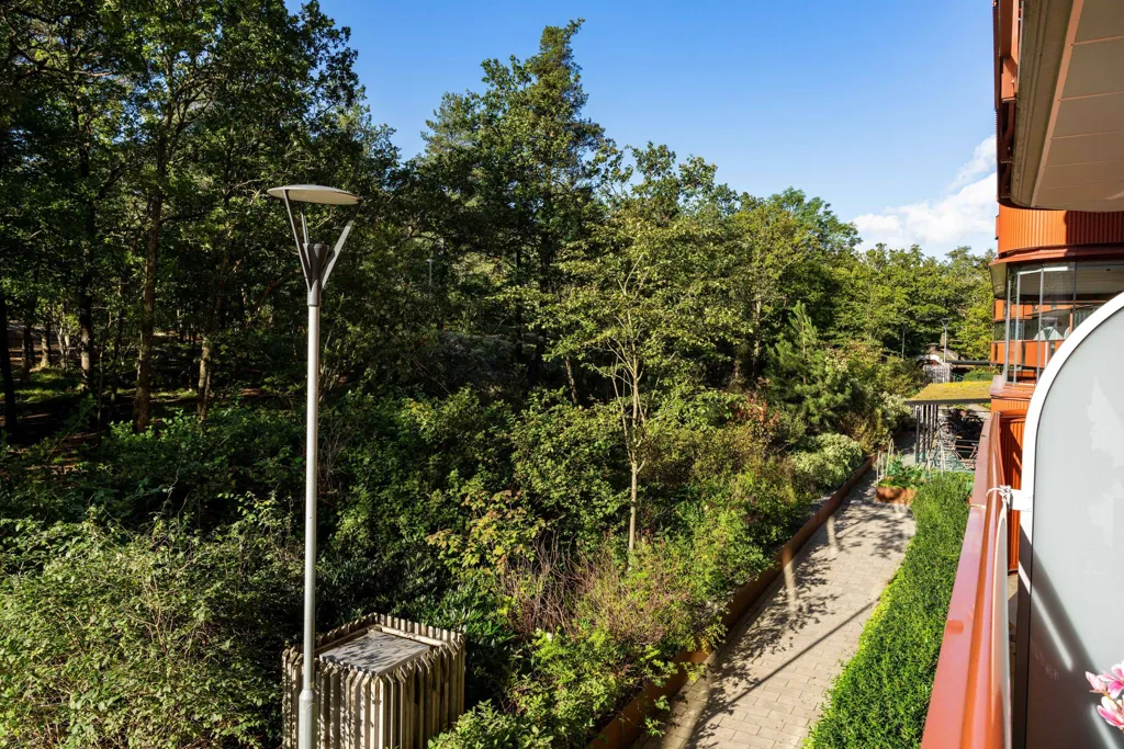 Rõdu - Modern Apartment with Garden View in Årstaskogs Väg