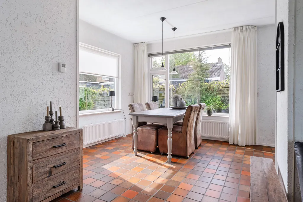 Söögituba - Corner House with Garden in Gytsjerk