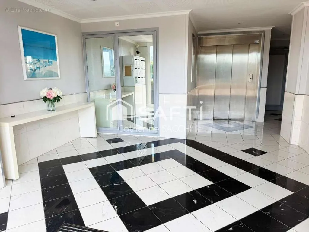 Entrée - Appartement avec Terrasse Vue Estérel à Saint-Raphaël