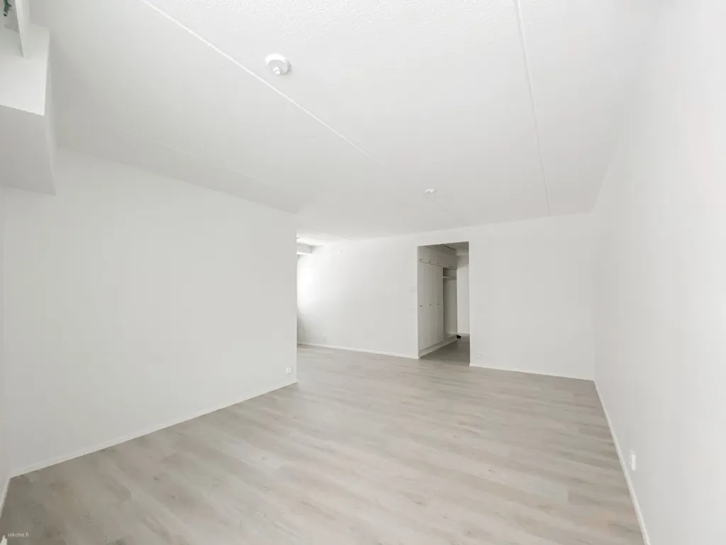 Rooms - Apartment with Balcony in Tikkurila, Vantaa