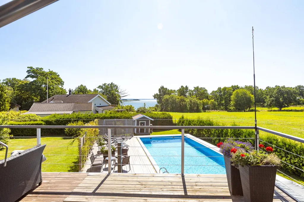 Piscine - Architectural Villa with Sea View in Kalmar