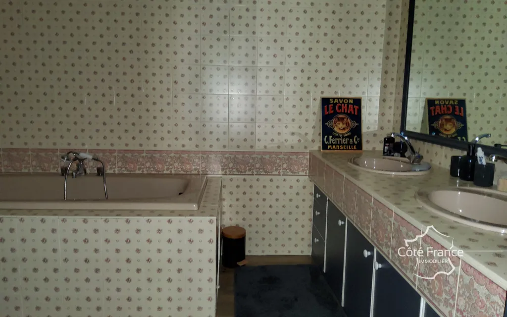 Bathrooms - 7-room house in Monthermé