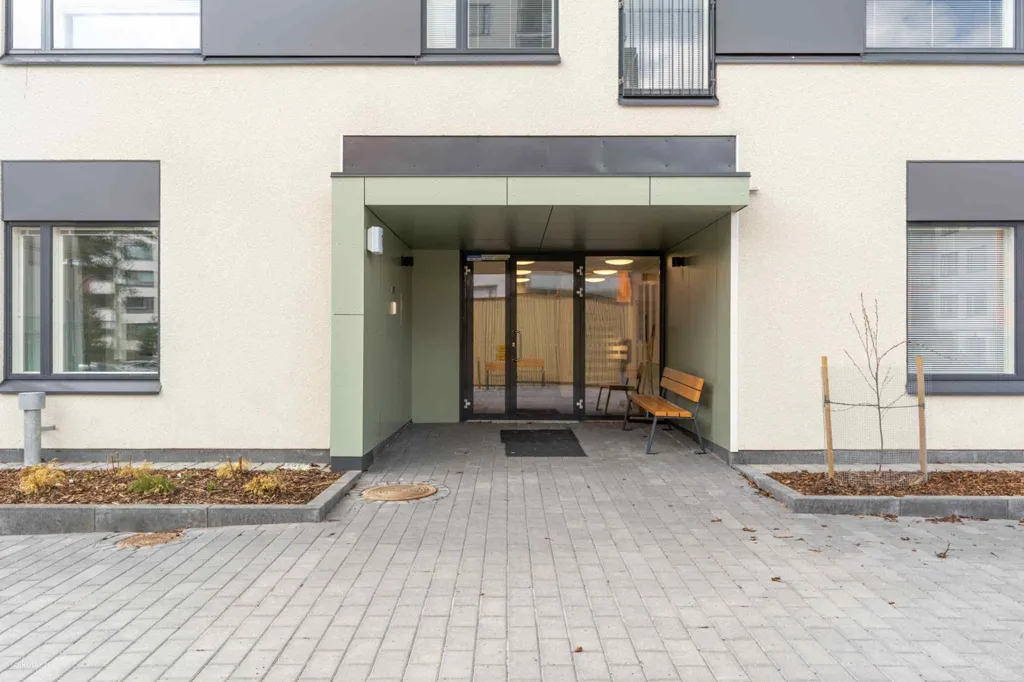 Esik - Modern Flat with Glazed Balcony in Laajasalo