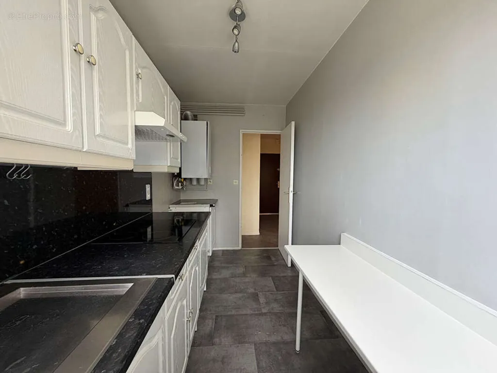 Cucina - 2-Bedroom Apartment with Balcony in Dieppe