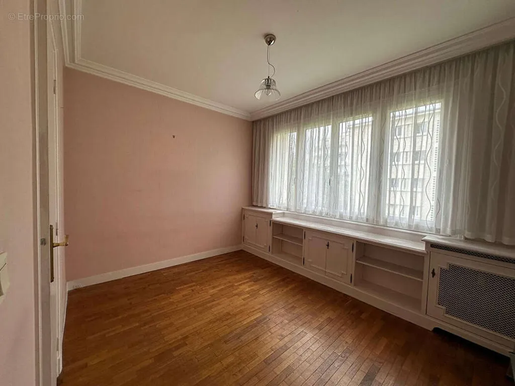 Toad - 4-Piece Apartment near Noisy-le-Sec Station