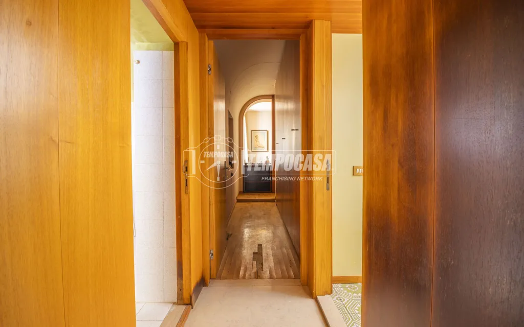 hallway_entrance