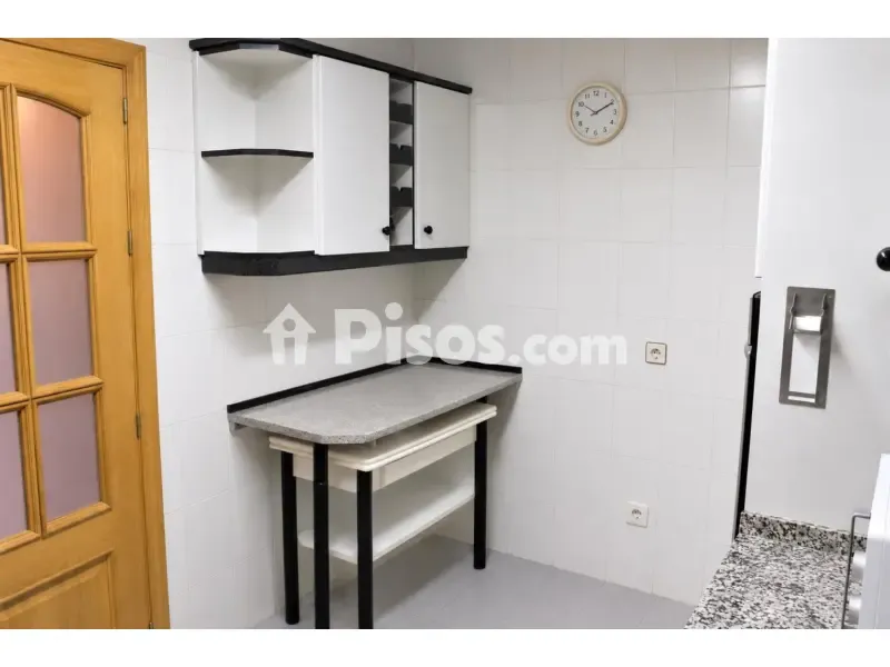Köök - Spacious 4-Bedroom Flat in Teatinos