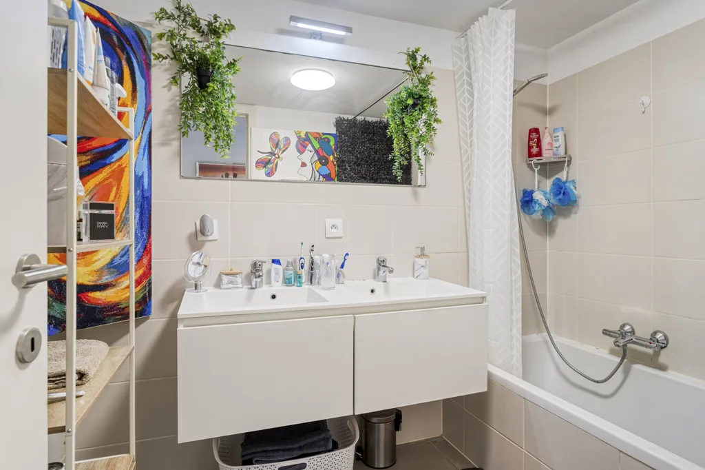 Salles de bain - Appartement avec Terrasse ensoleillée au Centre d'Izegem