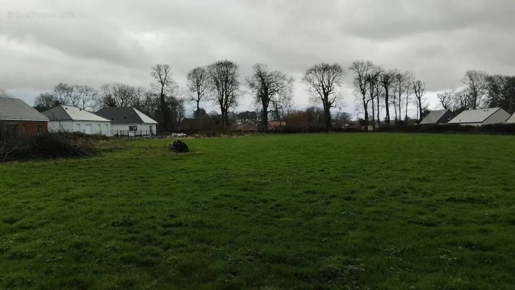 Terrain à Preaux