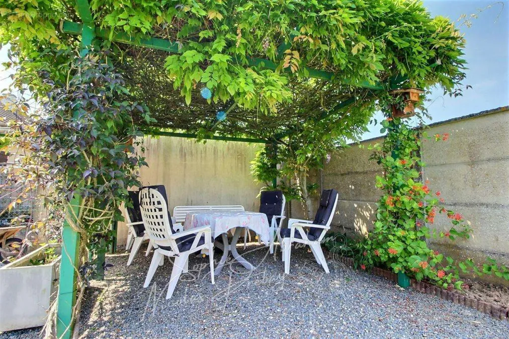 Terrass - Detached House with Garden in Voves