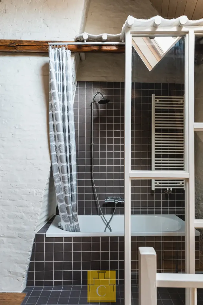 Bagni - House with 17th-Century Facade in Bruges