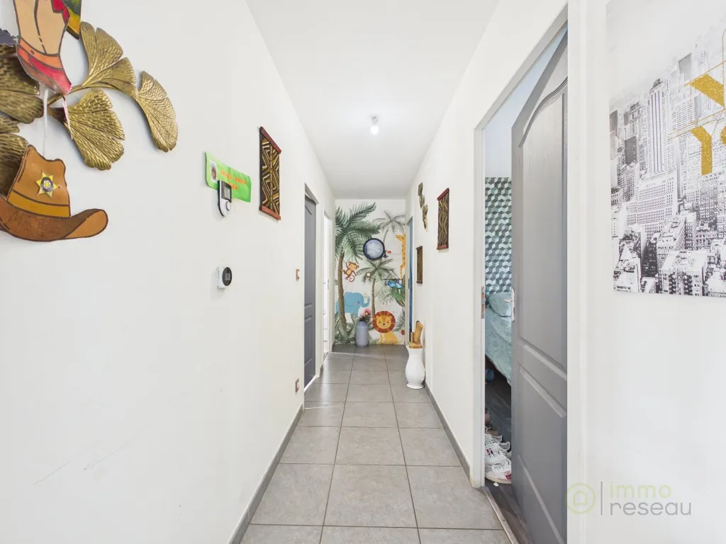 Esik - Recent Bungalow with Garden in Accessible Location