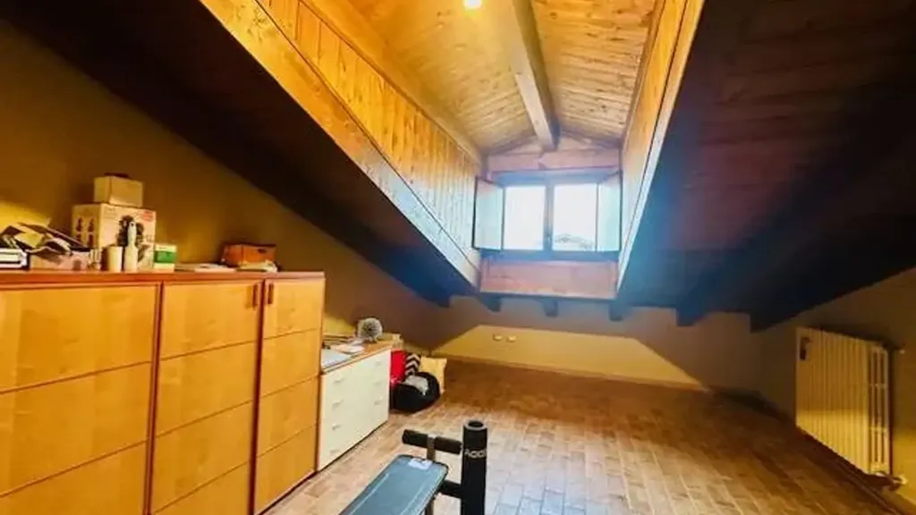 Pièces - Two-Level Apartment with Terrace in Medolla