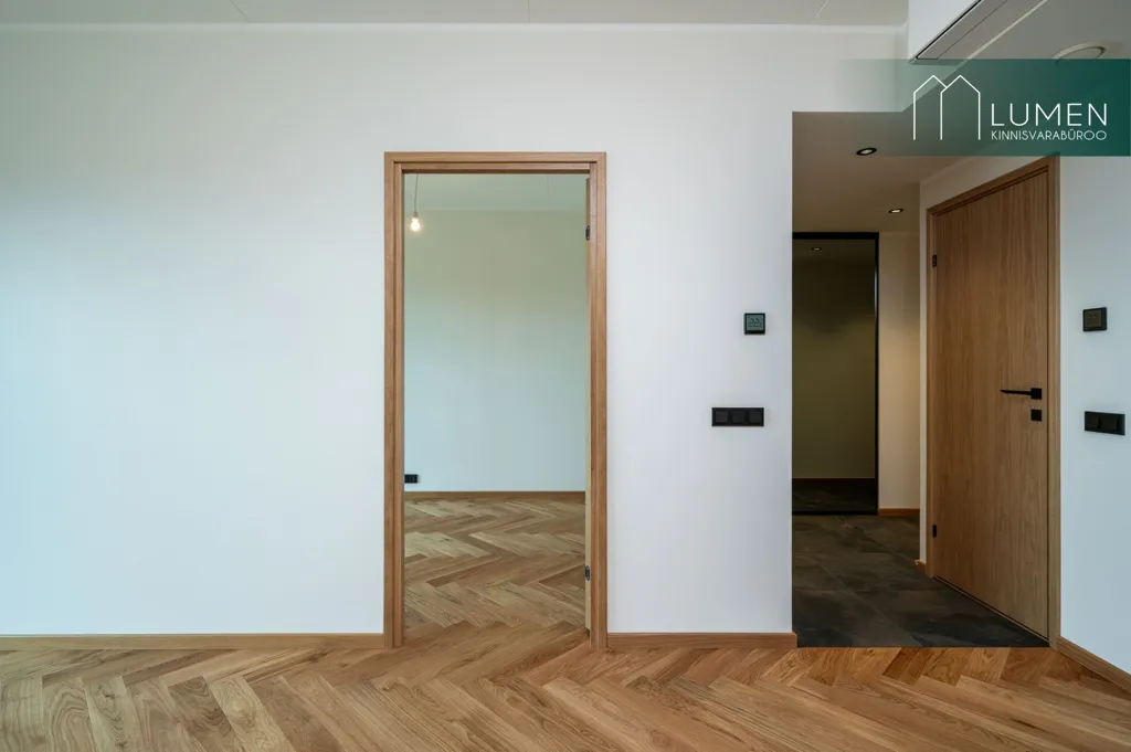 hallway_entrance