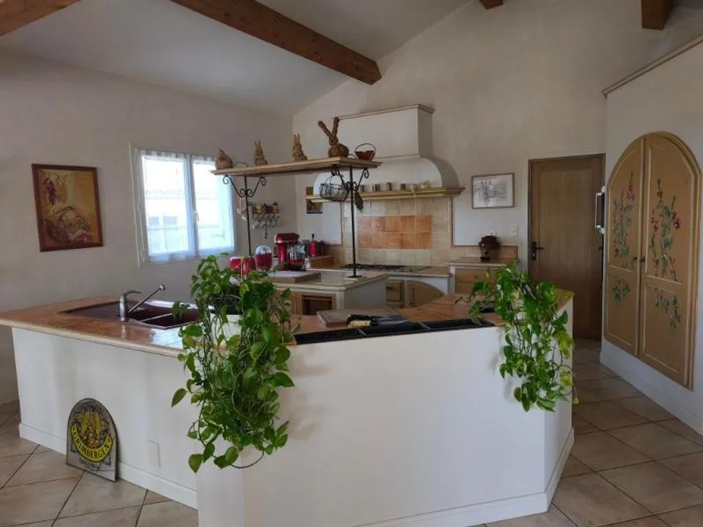 Cuisine - Villa de Plain-Pied avec Piscine à Navès