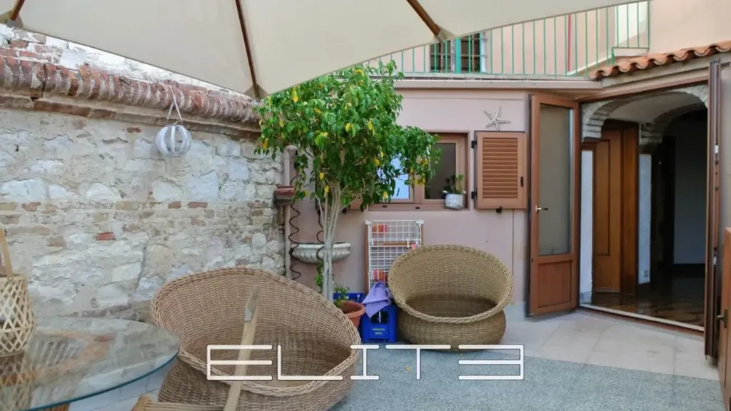 Aed - Bifamiliare with Panoramic Terraces in Sirolo