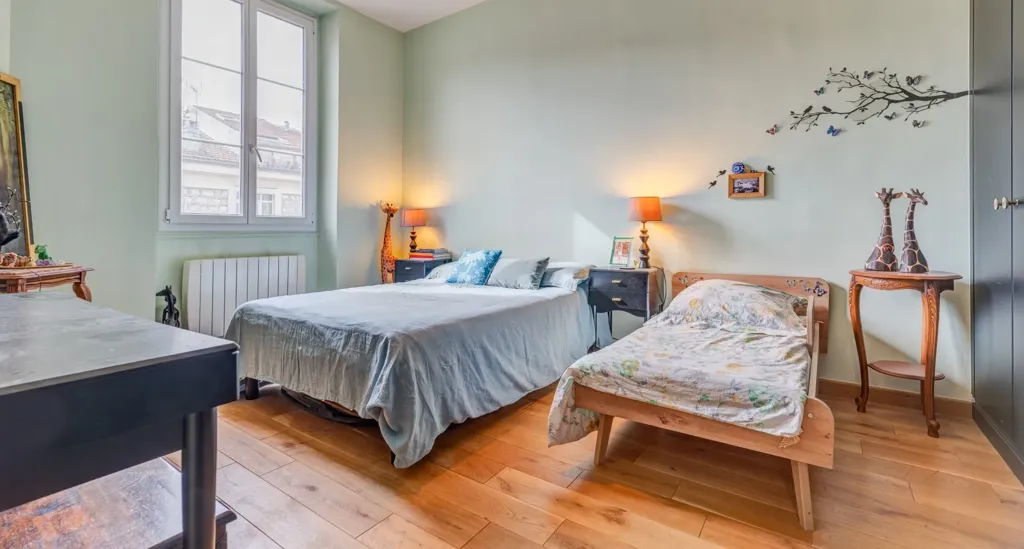 Magamistoad - Renovated 2-Bedroom Apartment in Nice Centre