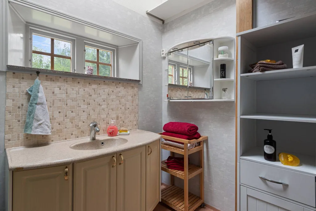 Salles de bain - Villa with Pool and Jacuzzi in Smara, Edsbro