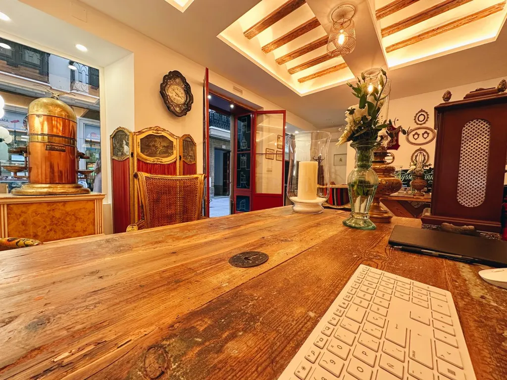 Bureau - Historic Flat with Balcony in Plaza España