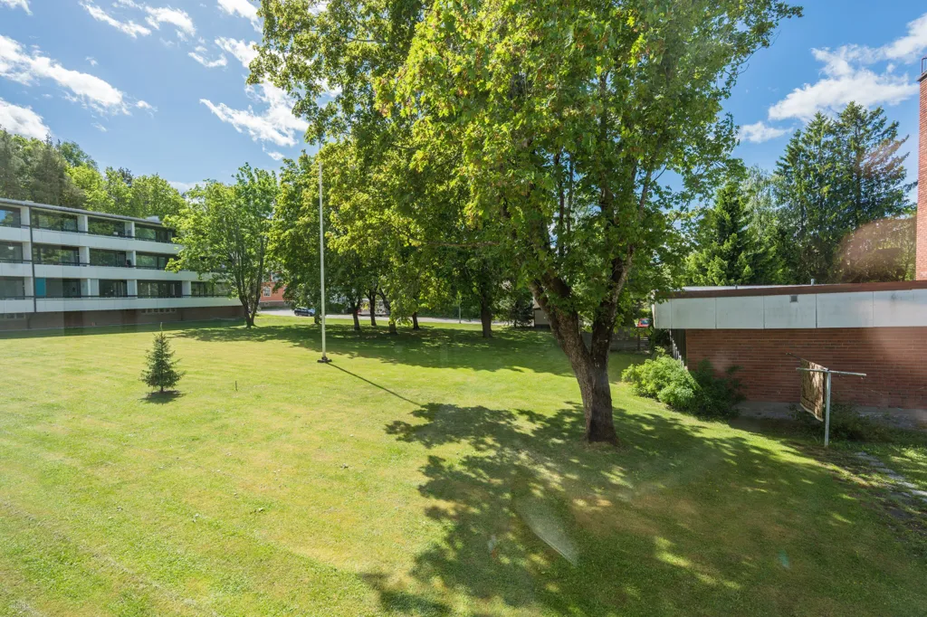 Garden - One-Bedroom Flat with Large Balcony in Salo Centre