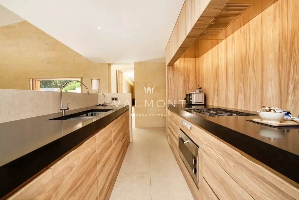 Cuisine - Villa Luxueuse avec Vue Mer à Saint-Tropez