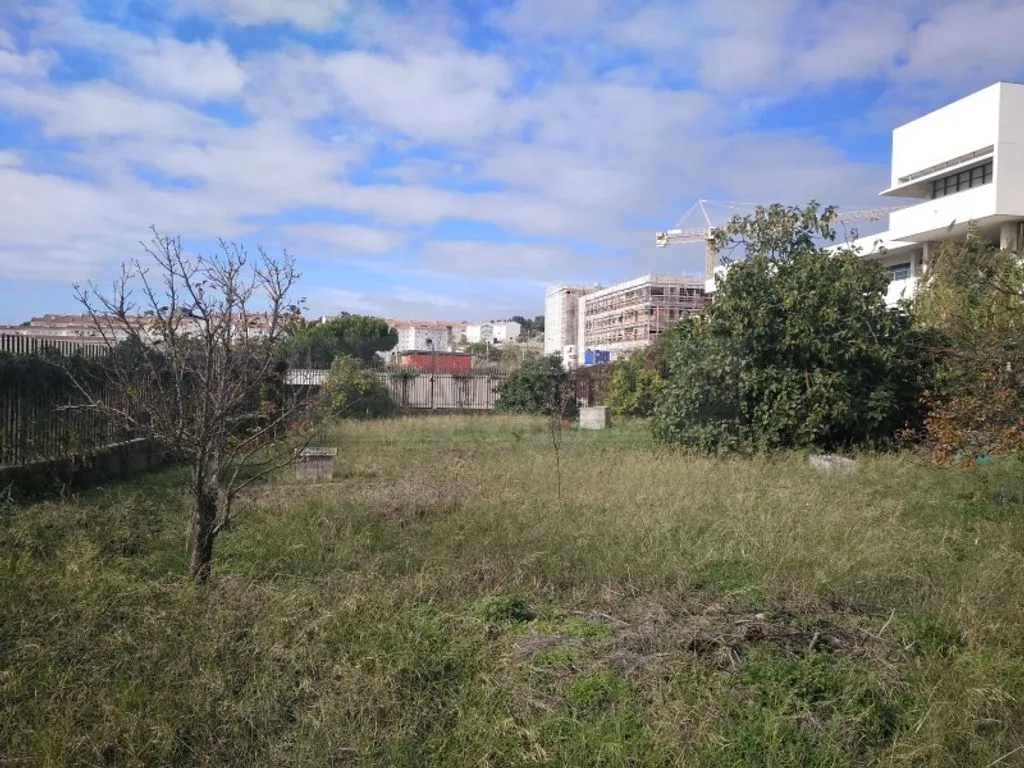 Jardin - Urban Land with Development Potential in Ajuda, Lisbon