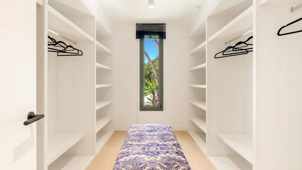 Pièces - Luxury Villa with Sea Views in Golden Mile