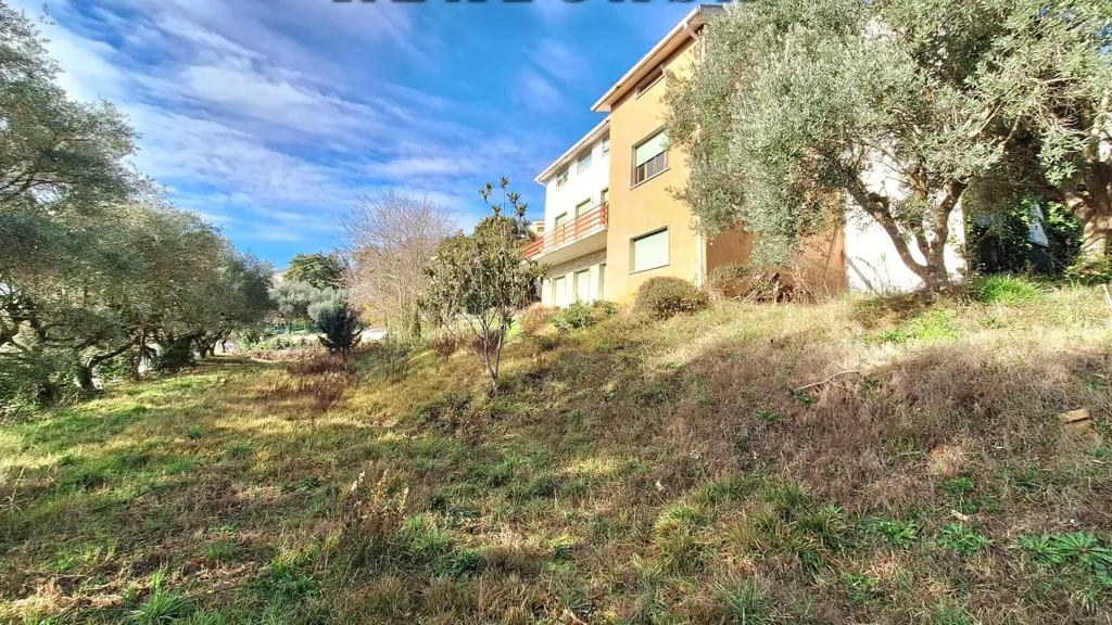 Aed - Independent House with Large Garden in Osimo