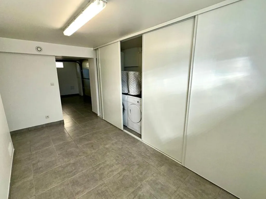 Pesuköök - Renovated House with Aménagé Basement in Amilly