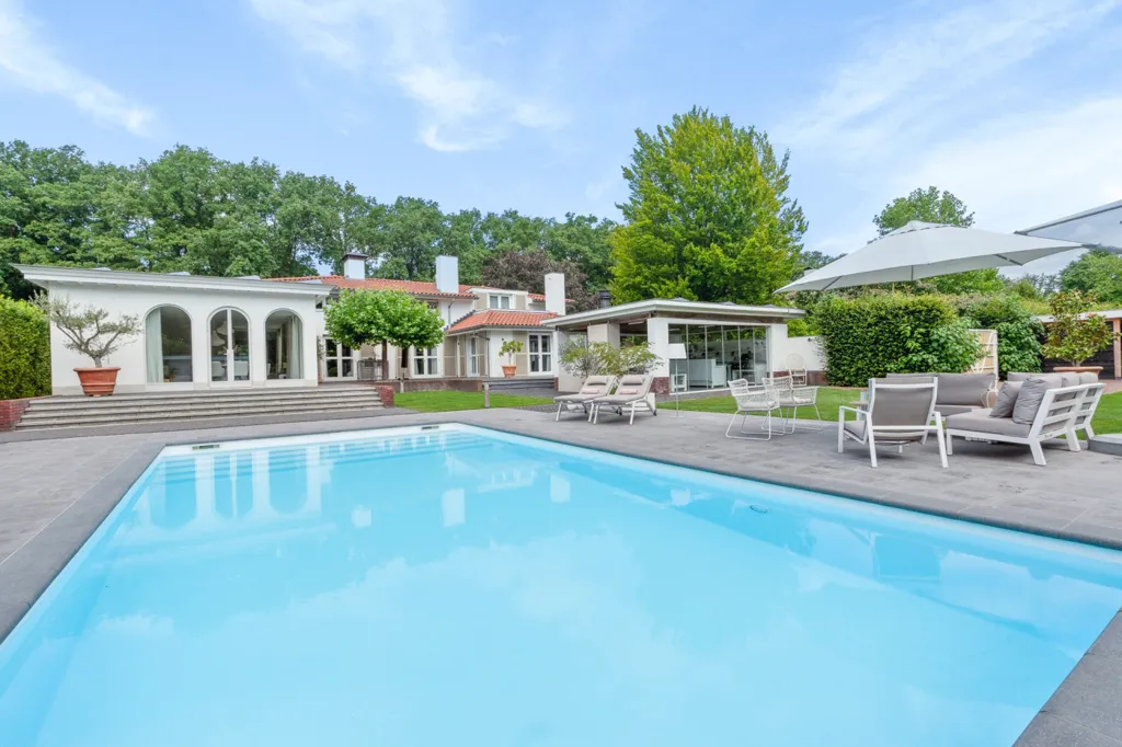 Bassein - Mediterranean-Style Villa in Venlo